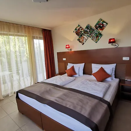 Pax 3* Balatonalmádi