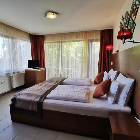 Pax 3* Balatonalmadi